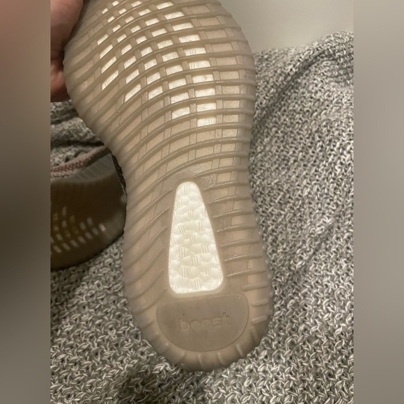adidas Yeezy Boost 350 V2
Beluga Reflective - Picture 2 of 4